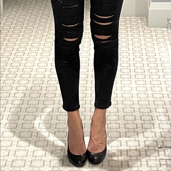 ZARA Black Ripped and Distressed Skinny Jeans. Premium Denim Collection